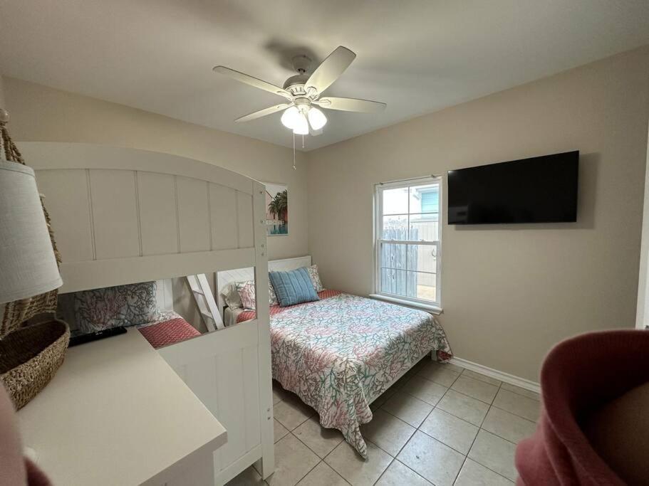 Barefoot Bungalow - Pet Friendly- 2 Bdrm Townhome كوربوس كريستي المظهر الخارجي الصورة